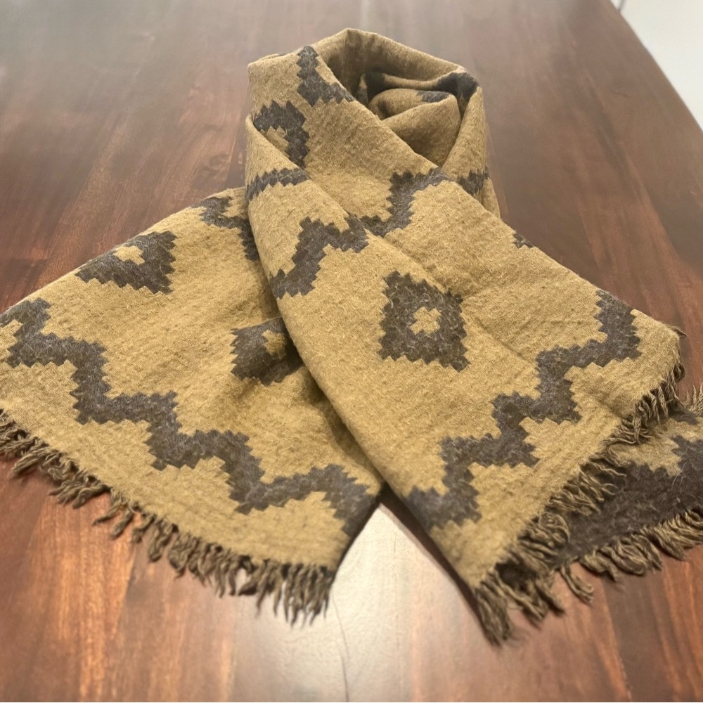 Wilfred Wool Scarf – Geometric Pattern (One Size)